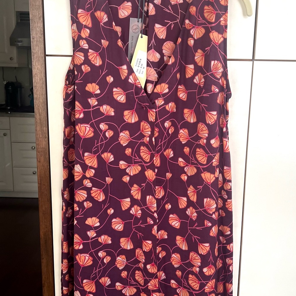 Sleeveless silk like summer dress